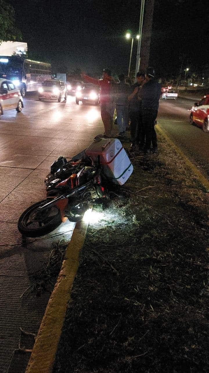 Derrapa motociclista y resulta herido en La Boticaria, en Veracruz