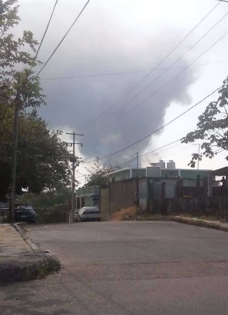 ¿Emergencia en refinería? Alerta en Mina tras capa de humo; proviene de industria Lázaro Cárdenas