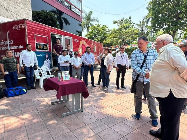 Con un minuto de silencio y aplausos despiden a optometrista asesinado en Veracruz