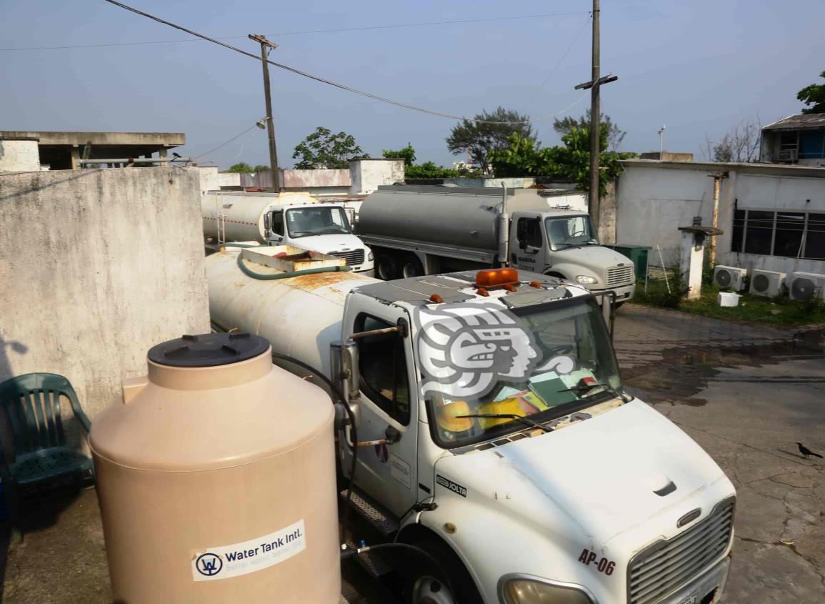 ¡Escuelas y hospitales son prioridad! Con 10 pipas hacen frente a escasez de agua en Coatzacoalcos