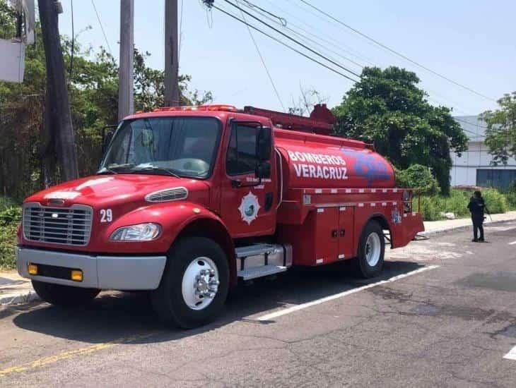 Incendio frente a colegio moviliza bomberos en Veracruz (+Video)