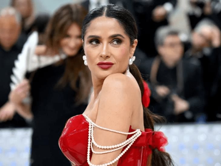 Deslumbra Salma Hayek en la MET Gala 2023