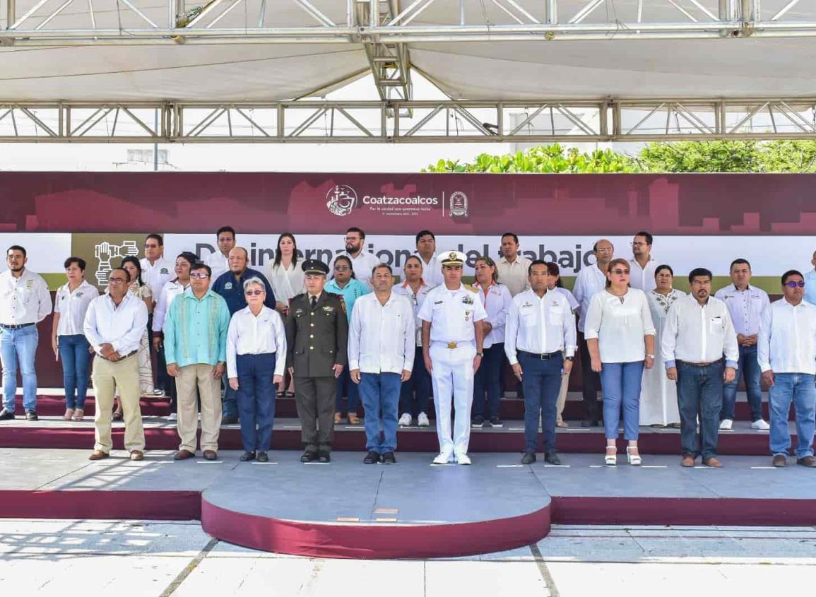 Conmemoraron el Día del Trabajo con acto cívico en Coatzacoalcos