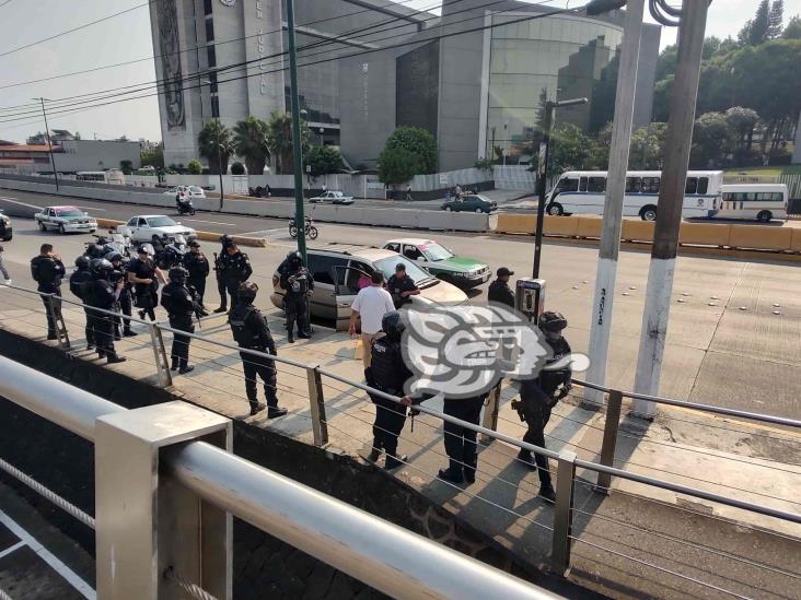 ¡Fue sorprendido! Descubren auto robo en centro comercial de Xalapa