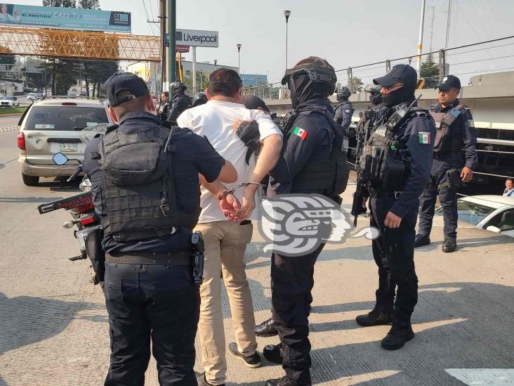¡Fue sorprendido! Descubren auto robo en centro comercial de Xalapa
