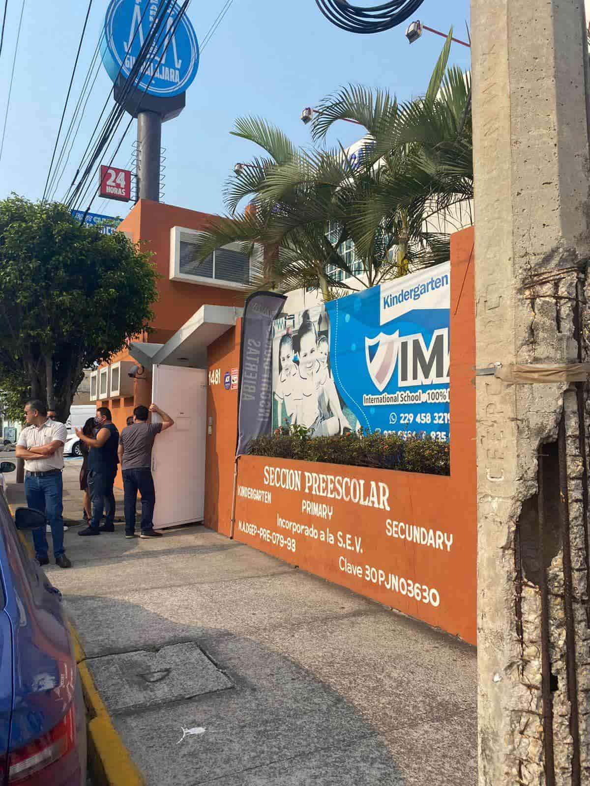 Padres se manifiestan en colegio del que se escapó niño en Veracruz