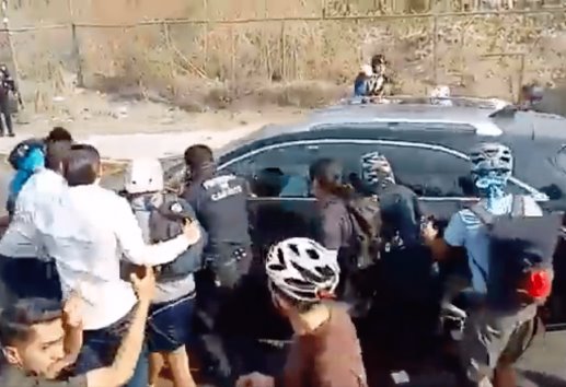 Conductor intenta atropellar a ciclistas que se manifestaban en Puebla