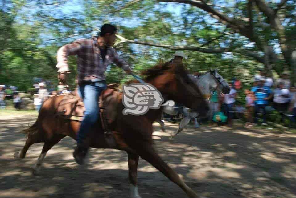 Con carreras de caballos celebrarán el 10 de mayo en zona rural de Minatitlán