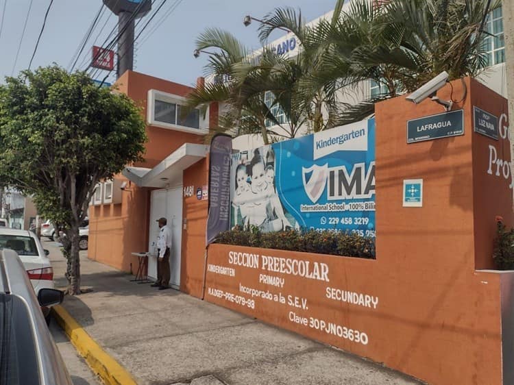 Padres se manifiestan en colegio del que se escapó niño en Veracruz