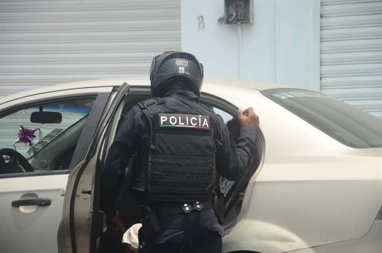 Mujer les echa la camioneta a ladrones y pisa acelerador hasta pedir auxilio