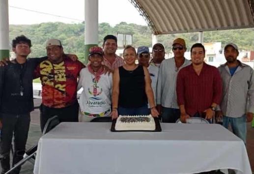 Por Día del Albañil, celebran a cuadrillas de Obras Públicas en Alvarado