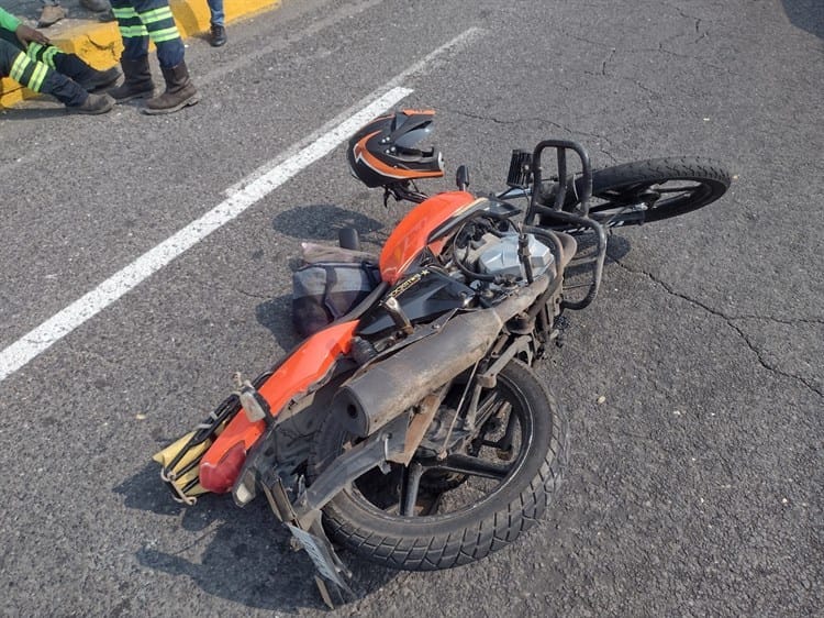 Camioneta choca a trabajador de Grupo MAS en avenida de Veracruz