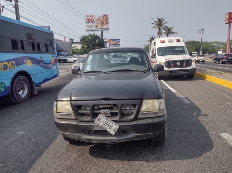 Camioneta choca a trabajador de Grupo MAS en avenida de Veracruz