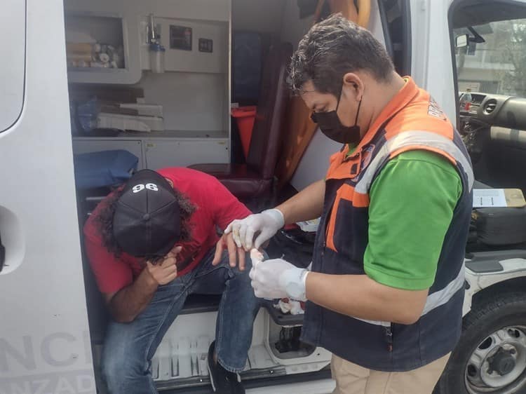 Motociclistas chocan en la carretera estatal Veracruz - Medellín de Bravo
