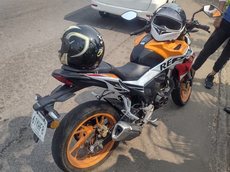 Motociclistas chocan en la carretera estatal Veracruz - Medellín de Bravo