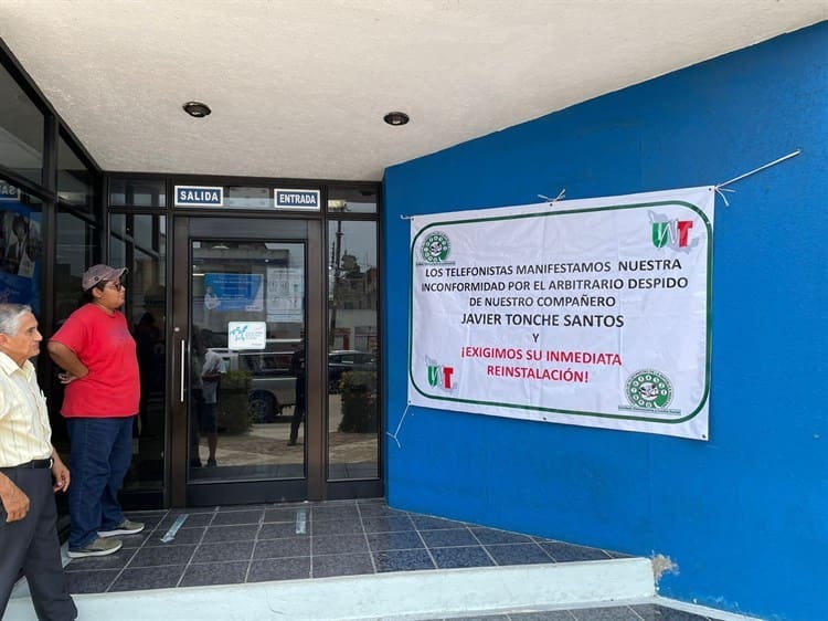 ¡Se unen telefonistas de 3 municipios! en paro exigen reinstalación de Javier Tonche Santos