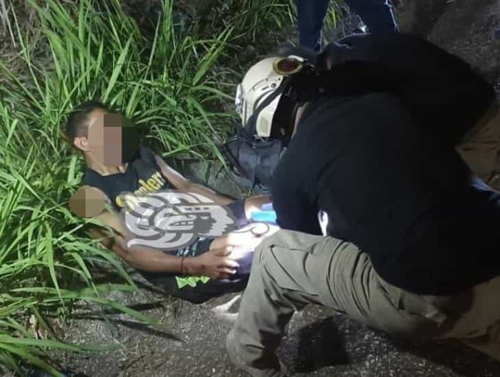 Empleado de Nelson Kanzela cae de camión en movimiento en Acayucan