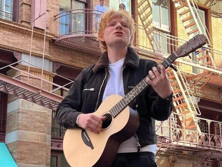 Ed Sheeran sorprende a fans cantando sobre un coche en Nueva York (+Video)
