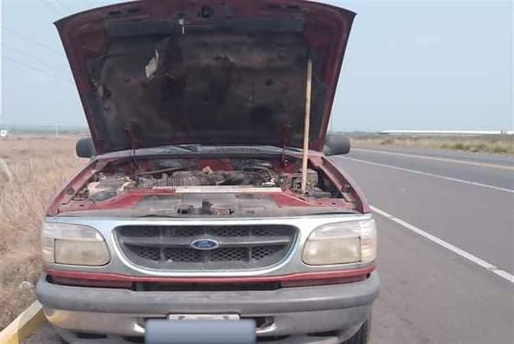 Evitan incendio de camioneta familiar en carretera de Alvarado