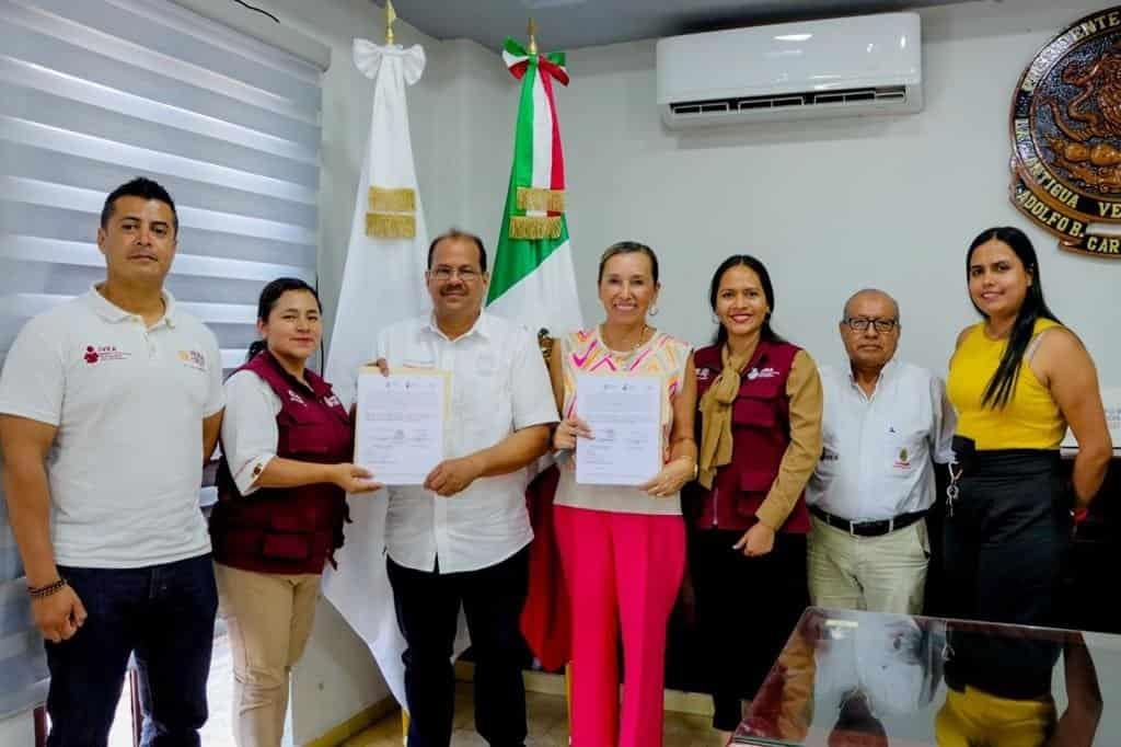 La Antigua firma convenio con el IVEA para abatir rezago educativo