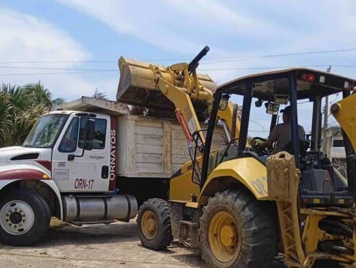 Atienden a vecinos de la colonia Vistalmar; retiran toneladas de basura