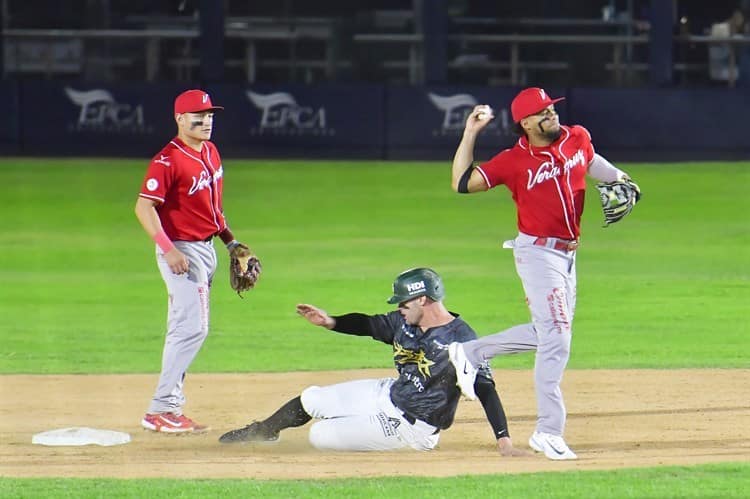 Blanquean a El Águila en casa de Bravos