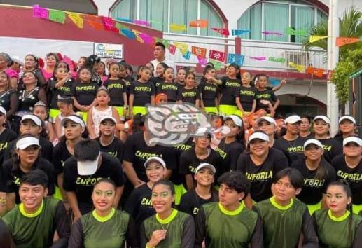 Por más de dos horas, 300 bailarines se presentaron en el Día de la Danza en Nanchital