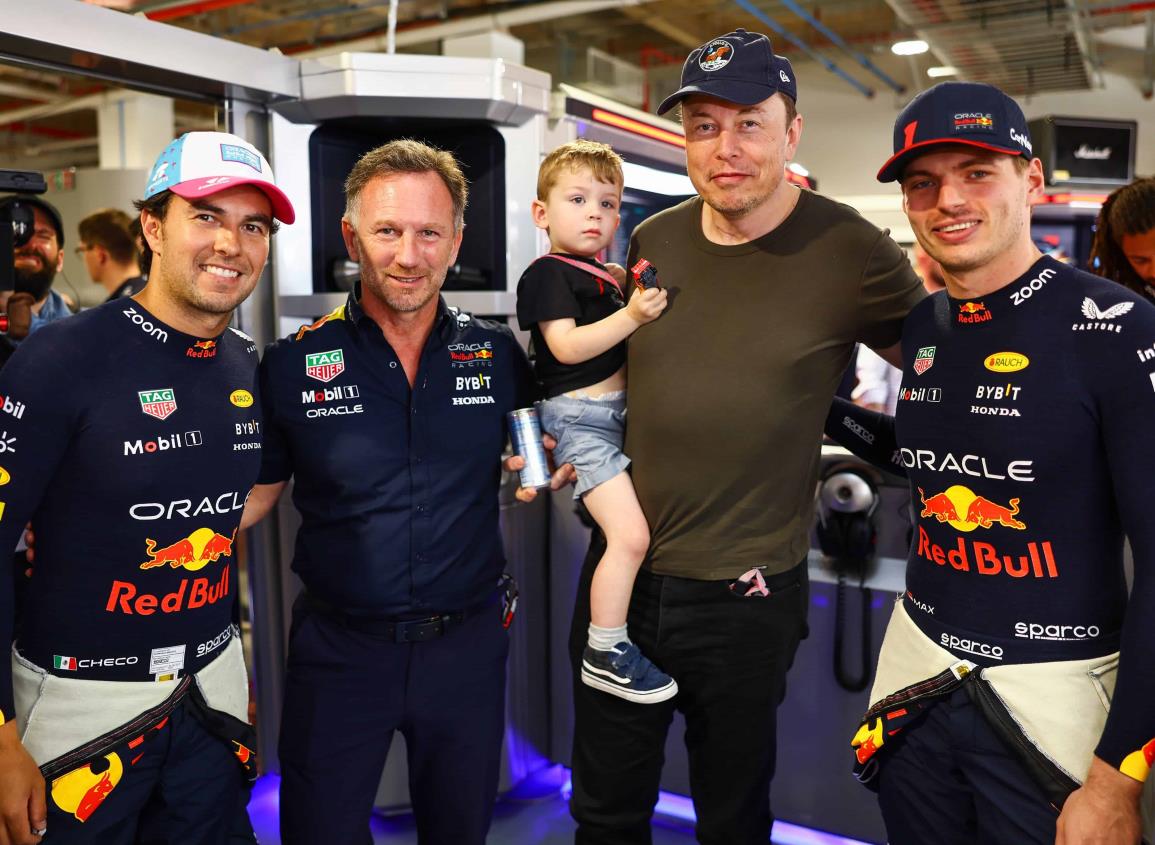 Elon Musk visitó el garage de RedBull