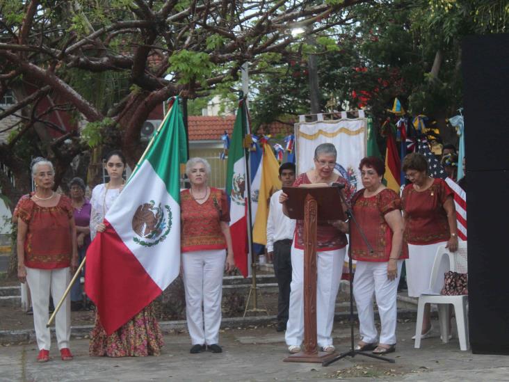 Mesa Redonda Panamericana de Veracruz realiza desfile de banderas