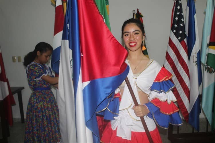 Mesa Redonda Panamericana de Veracruz realiza desfile de banderas