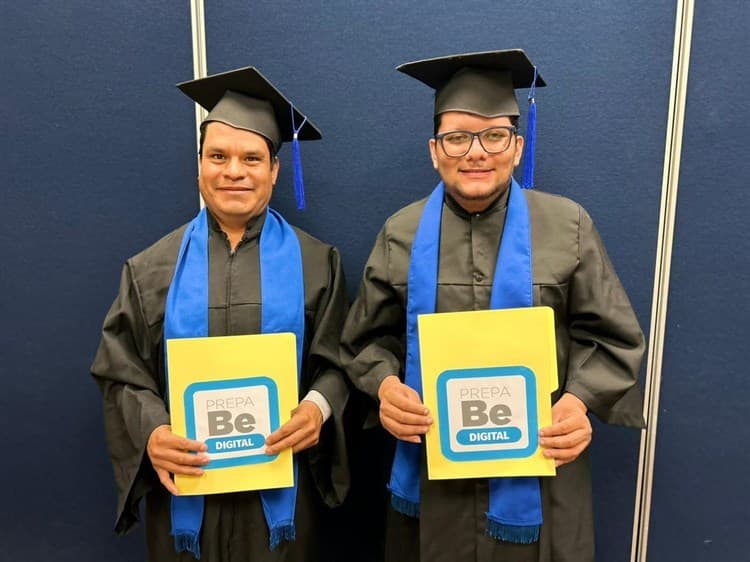 Se gradúan de nivel básico, medio superior y superior de la Prepa BE