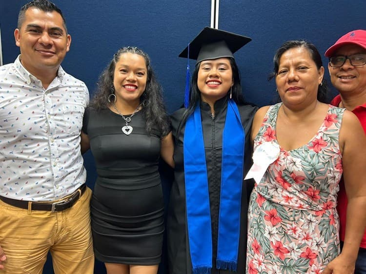 Se gradúan de nivel básico, medio superior y superior de la Prepa BE