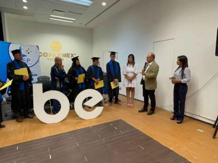 Se gradúan de nivel básico, medio superior y superior de la Prepa BE