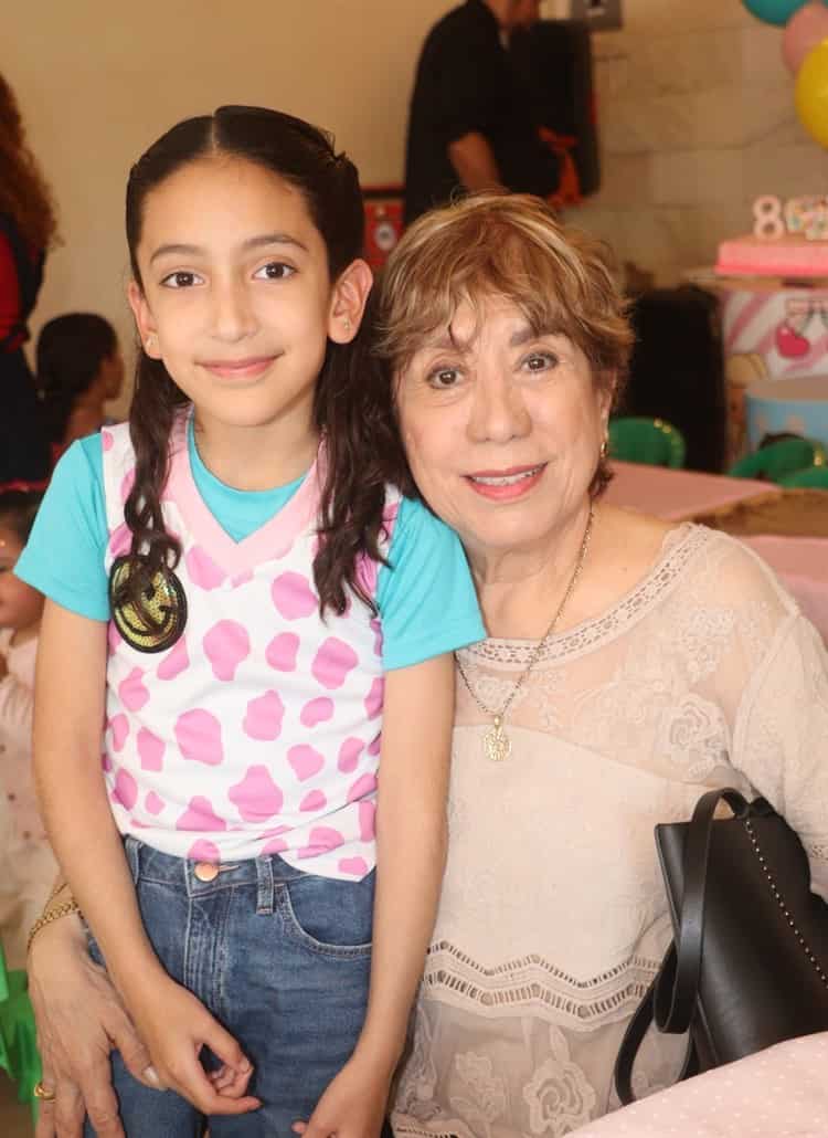 Emilia Rodríguez González cumplió 8 años de edad