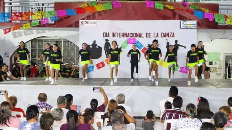 Más de 300 bailarines se presentaron en el Día de la Danza en Nanchital