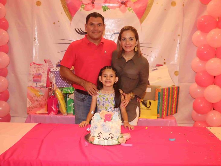 Victoria Pérez Capitaine es festejada por sus 8 años de vida