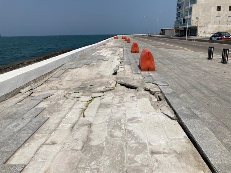 Se hunde tramo de bulevar en Boca del Río(+Video)