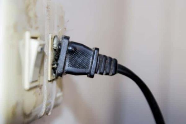 Malas instalaciones eléctricas un riesgo en el hogar, alertan (+Video)