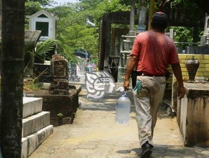 Previo al Día de las Madres, Panteón Antiguo Municipal no tiene agua