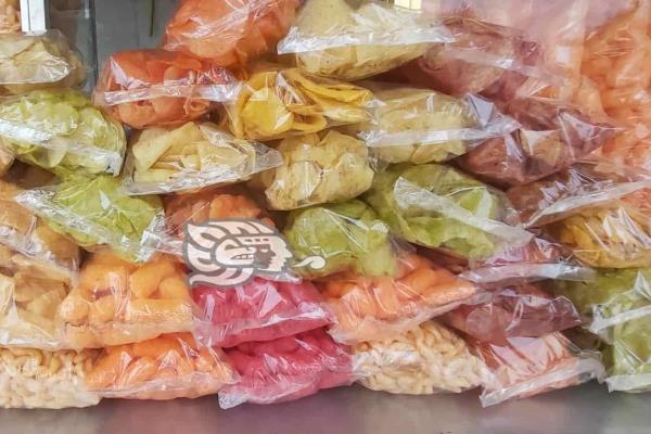 Botanas de colores; para chuparse los dedos en el centro de Xalapa (+Video)