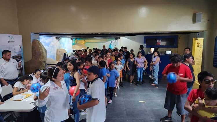 Aprovechan más de 6 mil visitantes otro martes gratis en el Aquarium de Veracruz