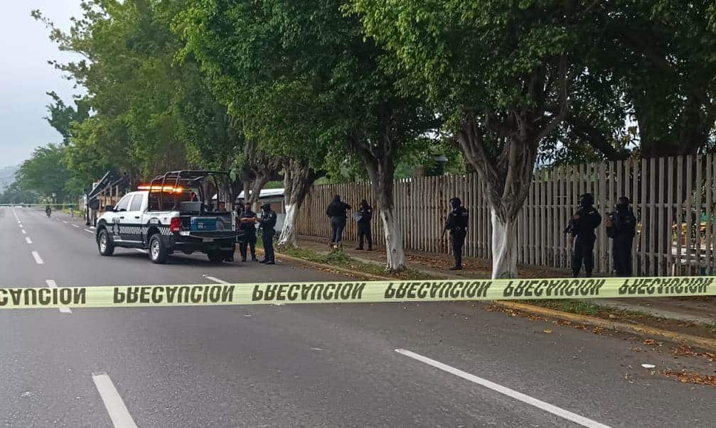 Lanzan granadas en comandancia de policía y abandonan cuerpos en Poza Rica