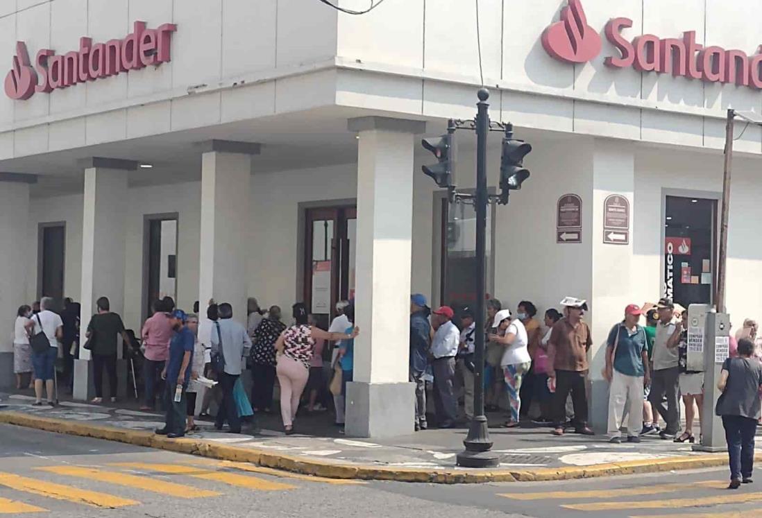 Sin aglomeraciones, cobran la pensión del Bienestar en Veracruz