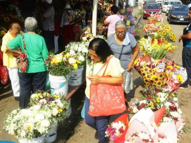 Incrementa venta de flores en Coatzacoalcos, por el 10 de mayo (+Video)