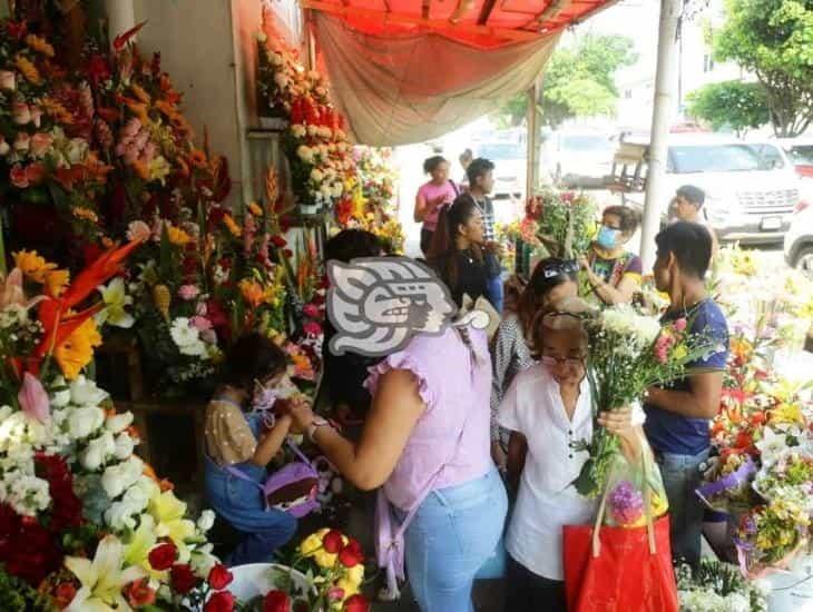 Incrementa venta de flores en Coatzacoalcos, por el 10 de mayo (+Video)