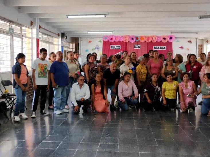 Celebran a madres especiales en CAM de Orizaba