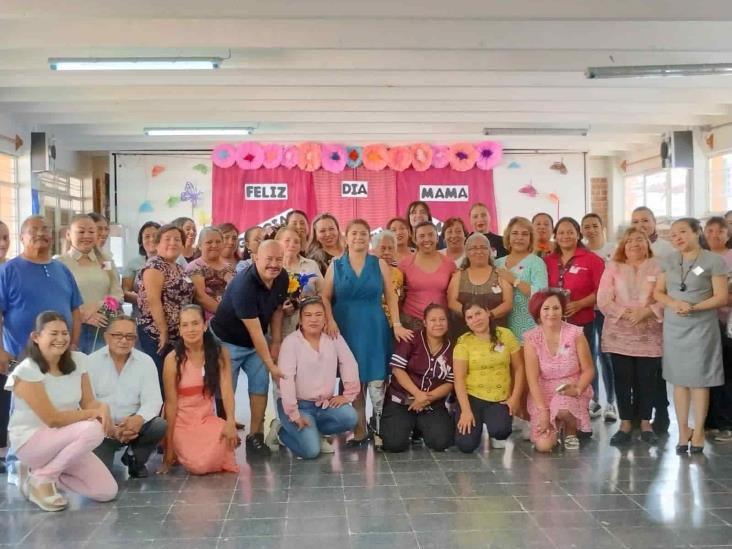 Celebran a madres especiales en CAM de Orizaba