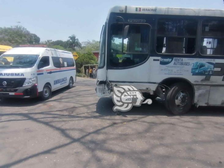 Zafarrancho y dos heridos tras accidente en la Córdoba-Veracruz