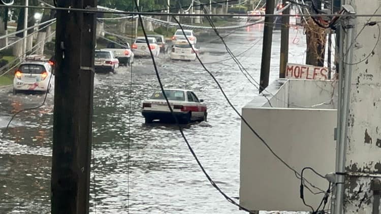 ¡Tormentón en el Día de las madres! Con fuerte lluvia amaneció Poza Rica