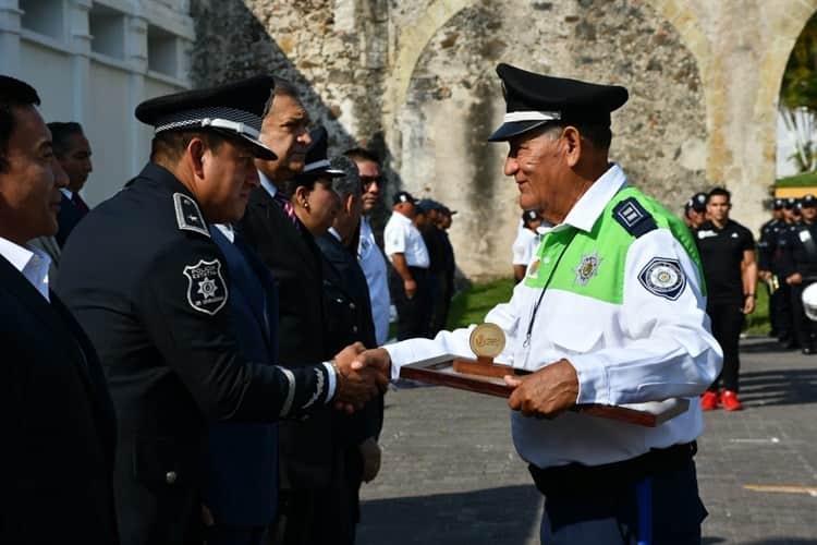 Reconocen labor de Enrique Alfonso Arriaga por 50 años como oficial vial